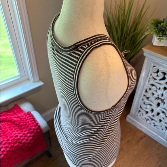 American Eagle “ Tuck it in” Henley Brown and White Women's Tank Top NWOT - Picture 5 of 6